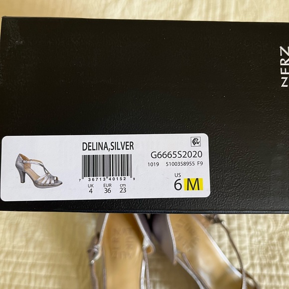 Shoes, heels, strap/buckle style - Picture 6 of 11